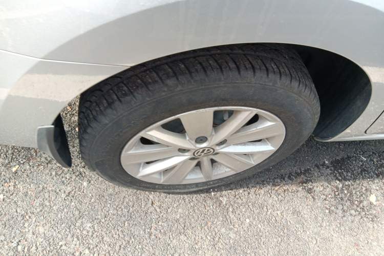 Used Volkswagen Jetta 2015 1.6L Automatic Comfort Model Right Rear Wheel Hub