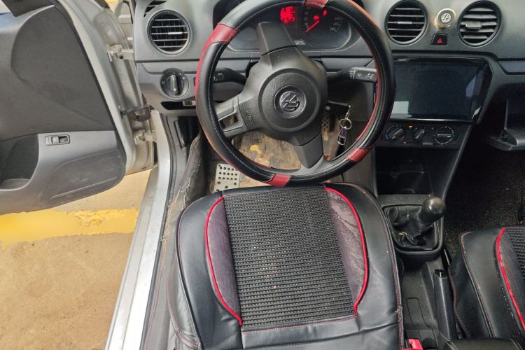 Used Volkswagen Jetta 2015 1.6L Manual Fashion Edition Steering Wheel