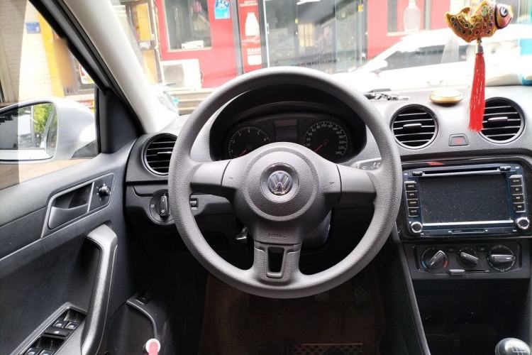 Used Volkswagen Jetta 2015 Value Edition 1.6L Manual Fashionable Style Steering Wheel