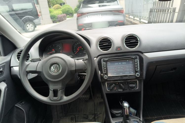 Used Volkswagen Jetta 2015 Value Edition 1.6L Automatic Comfort Version Steering Wheel