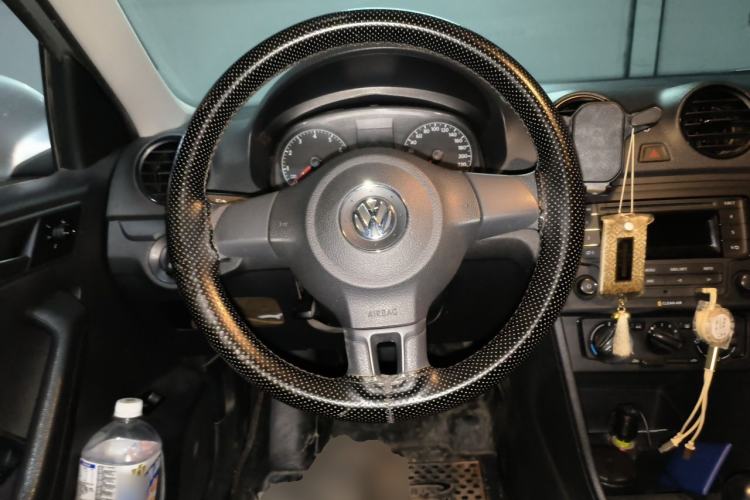 Used Volkswagen Jetta 2015 Zhuihui Edition 1.4L Manual Fashion Model Steering Wheel