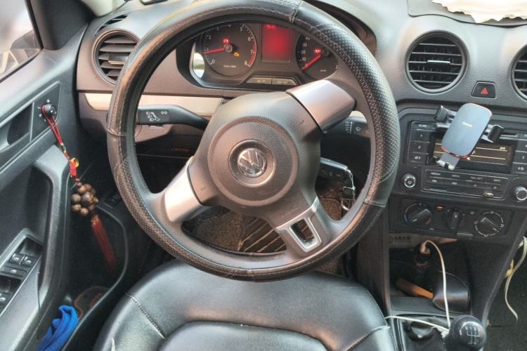 Used Volkswagen Jetta 2015 Value Edition 1.6L Manual Fashionable Style Steering Wheel