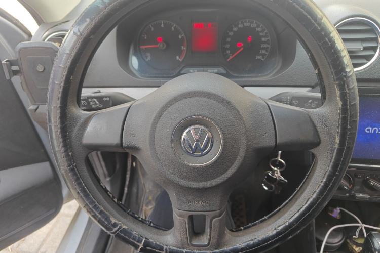 Used Volkswagen Jetta 2015 Value Edition 1.6L Automatic Comfort Version Steering Wheel