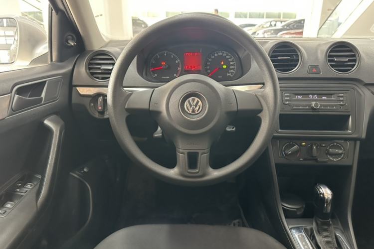 Used Volkswagen Jetta 2015 1.6L Automatic Fashion Model Steering Wheel