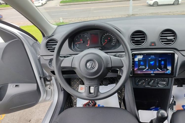 Used Volkswagen Jetta 2015 Zhuihui Edition 1.4L Manual Fashion Model Steering Wheel
