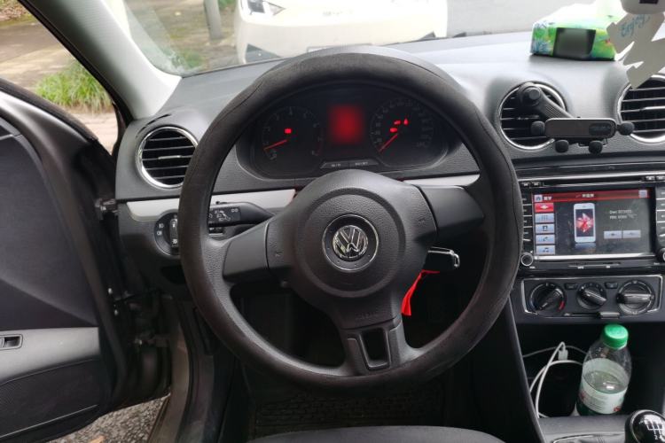 Used Volkswagen Jetta 2015 Zhuihui Edition 1.6L Manual Comfort Model Steering Wheel