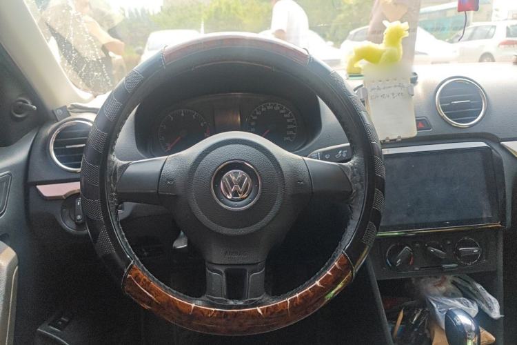 Used Volkswagen Jetta 2015 1.6L Automatic Fashion Model Steering Wheel
