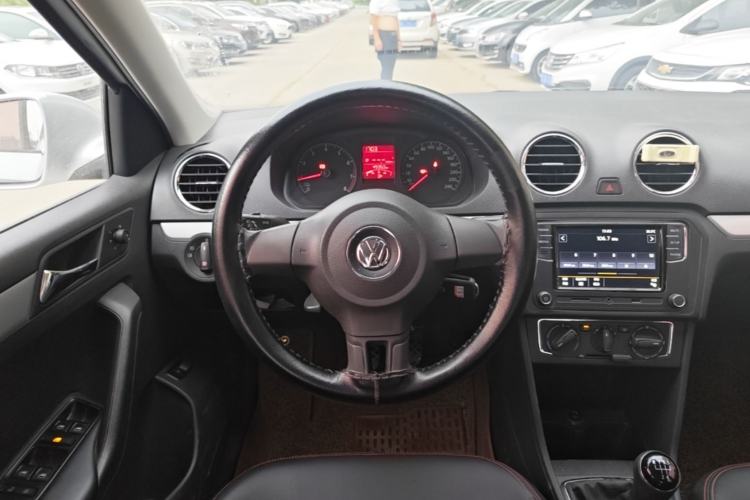 Used Volkswagen Jetta 2015 Zhuihui Edition 1.6L Manual Comfort Model Steering Wheel