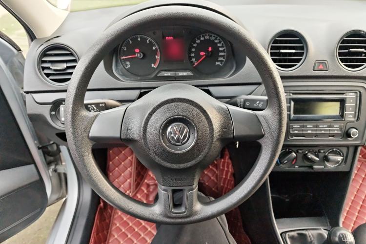 Used Volkswagen Jetta 2015 Zhuihui Edition 1.4L Manual Fashion Model Steering Wheel