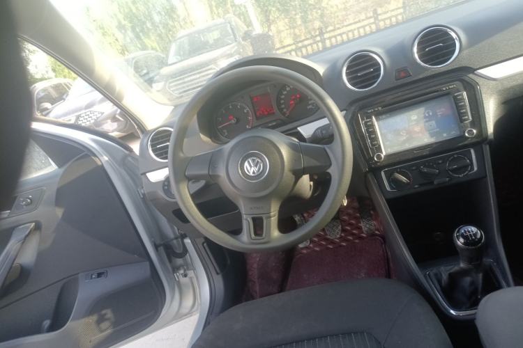 Used Volkswagen Jetta 2015 Zhihui Edition 1.4L Manual Comfort Model Steering Wheel