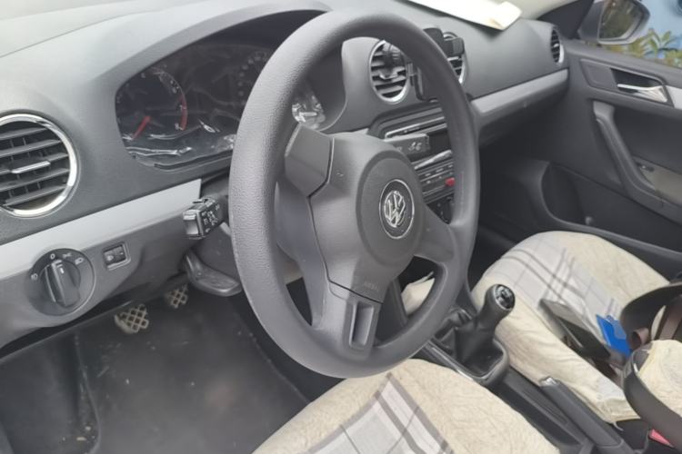 Used Volkswagen Jetta 2015 1.6L Manual Comfort Model Steering Wheel