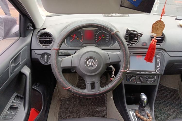 Used Volkswagen Jetta 2015 1.6L Automatic Fashion Model Steering Wheel
