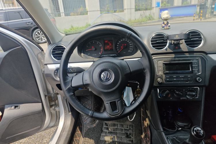 Used Volkswagen Jetta 2015 1.6L Manual Comfort Model Steering Wheel