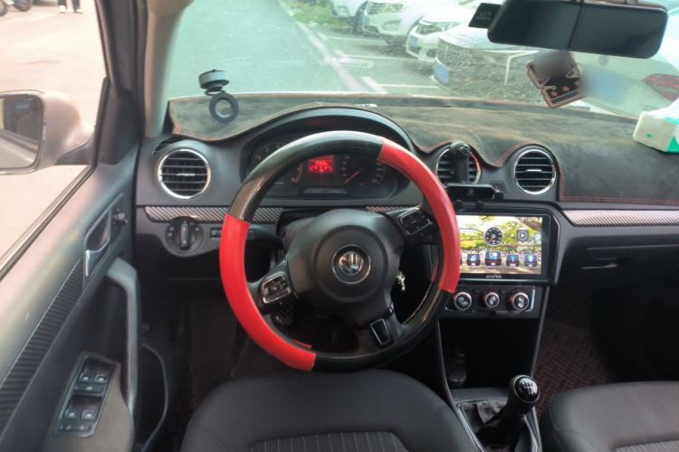Used Volkswagen Jetta 2015 Zhuihui Edition 1.6L Manual Comfort Model Steering Wheel