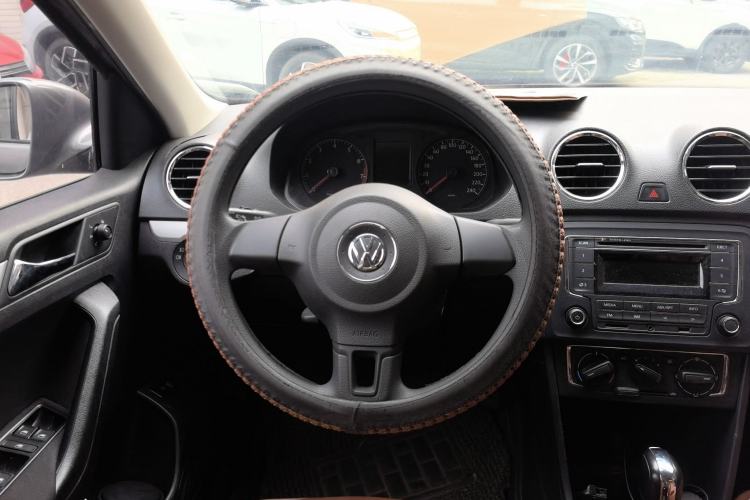 Used Volkswagen Jetta 2015 Value Edition 1.6L Automatic Comfort Version Steering Wheel