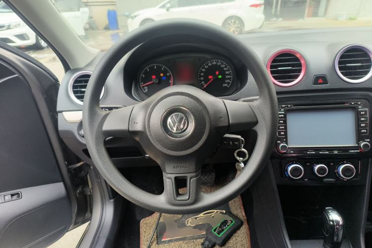Used Volkswagen Jetta 2015 Value Edition 1.6L Automatic Fashion Version Steering Wheel