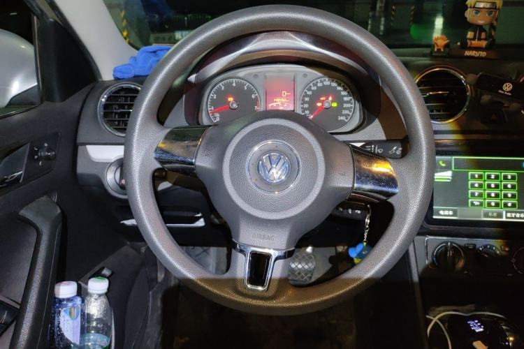 Used Volkswagen Jetta 2015 Value Edition 1.6L Automatic Comfort Version Steering Wheel