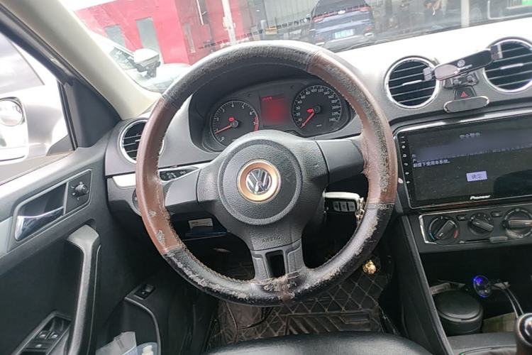 Used Volkswagen Jetta 2015 1.6L Manual Comfort Model Steering Wheel