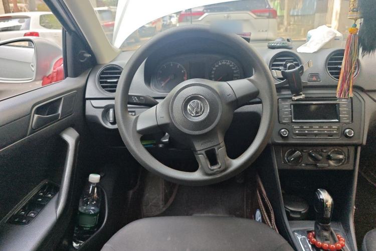 Used Volkswagen Jetta 2015 1.6L Automatic Fashion Model Steering Wheel