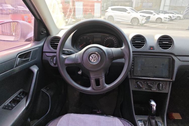 Used Volkswagen Jetta 2015 1.6L Automatic Fashion Model Steering Wheel