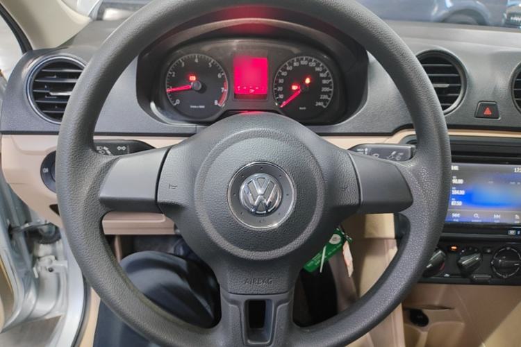 Used Volkswagen Jetta 2015 1.4L Manual Fashion Model Steering Wheel