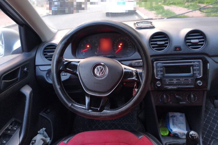 Used Volkswagen Jetta 2015 Zhuihui Edition 1.4L Manual Fashion Model Steering Wheel