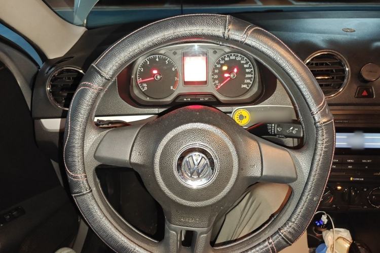 Used Volkswagen Jetta 2015 Value Edition 1.6L Automatic Comfort Version Steering Wheel