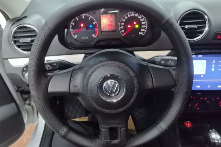 Used Volkswagen Jetta 2015 Value Edition 1.6L Automatic Comfort Version Steering Wheel
