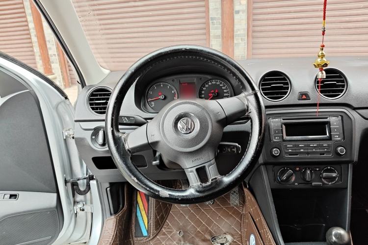 Used Volkswagen Jetta 2015 Zhuihui Edition 1.4L Manual Fashion Model Steering Wheel
