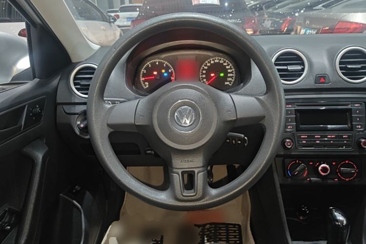 Used Volkswagen Jetta 2015 Value Edition 1.6L Automatic Fashion Version Steering Wheel