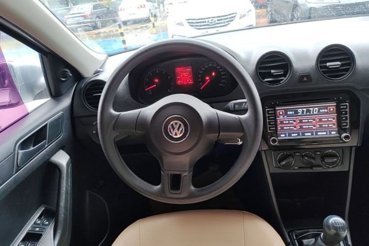 Used Volkswagen Jetta 2015 1.6L Manual Fashion Edition Steering Wheel