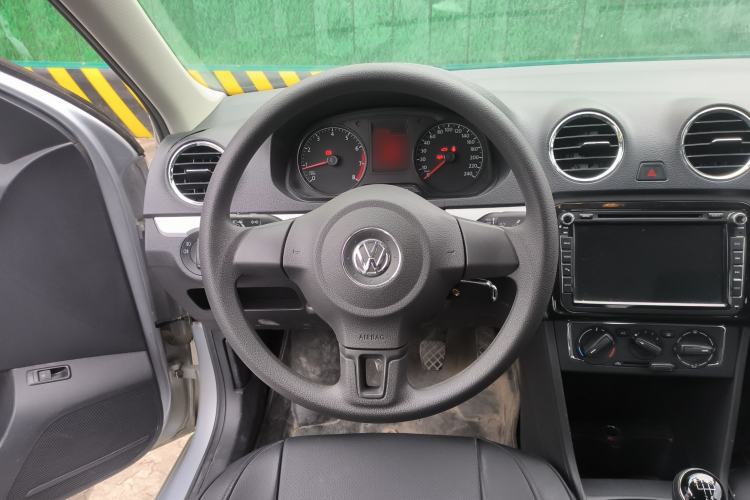 Used Volkswagen Jetta 2015 1.6L Manual Comfort Model Steering Wheel