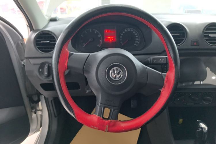 Used Volkswagen Jetta 2015 Value Edition 1.6L Automatic Fashion Version Steering Wheel