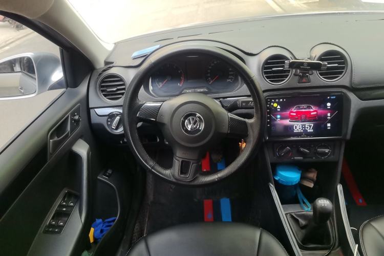 Used Volkswagen Jetta 2015 Zhuihui Edition 1.4L Manual Fashion Model Steering Wheel