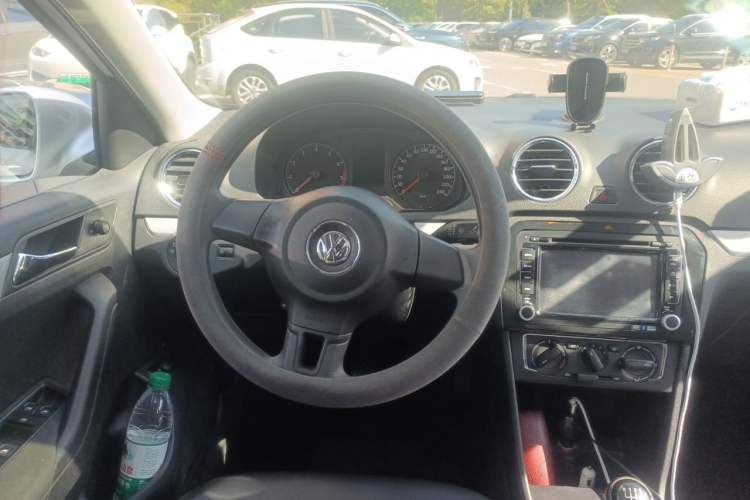 Used Volkswagen Jetta 2015 1.6L Manual Comfort Model Steering Wheel