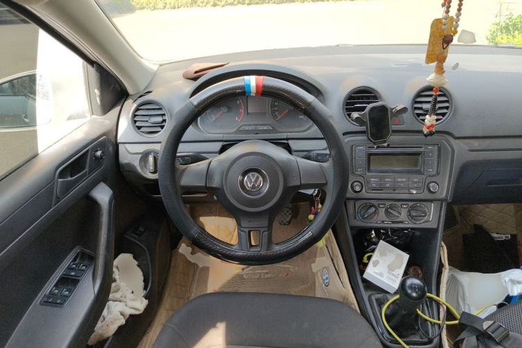 Used Volkswagen Jetta 2015 Zhuihui Edition 1.4L Manual Fashion Model Steering Wheel