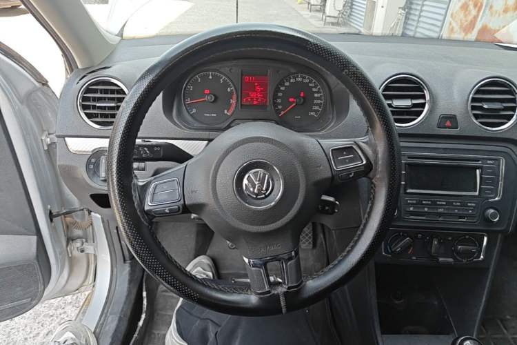Used Volkswagen Jetta 2015 1.6L Manual Comfort Model Steering Wheel