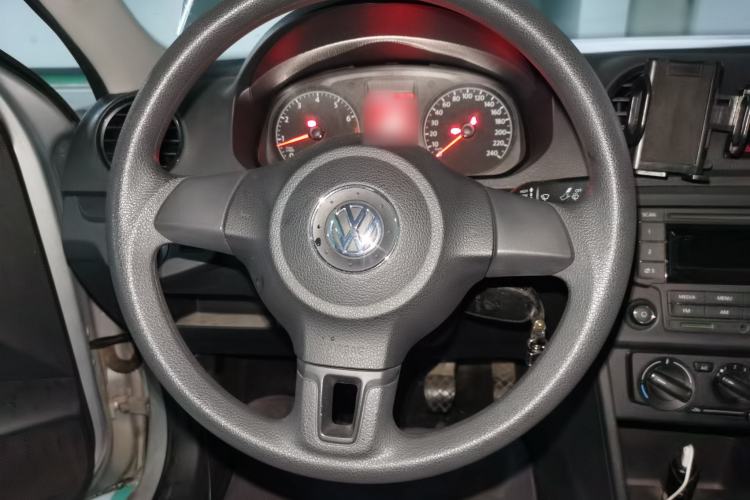 Used Volkswagen Jetta 2015 Zhuihui Edition 1.4L Manual Fashion Model Steering Wheel