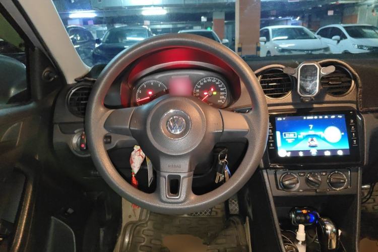 Used Volkswagen Jetta 2015 Value Edition 1.6L Automatic Fashion Version Steering Wheel