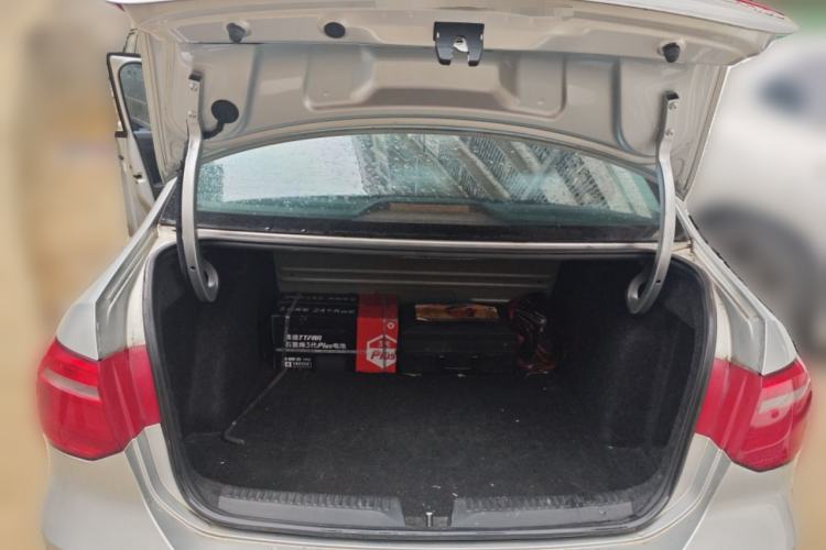 Used Volkswagen Jetta 2015 1.6L Manual Fashion Edition Trunk