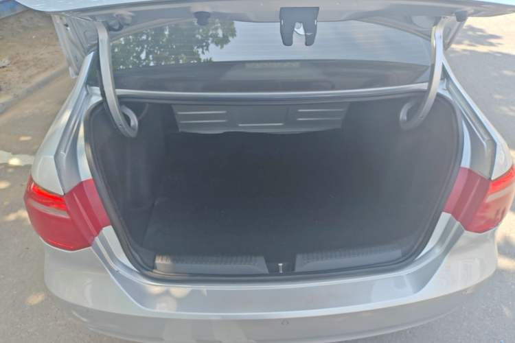 Used Volkswagen Jetta 2015 1.6L Manual Comfort Model Trunk