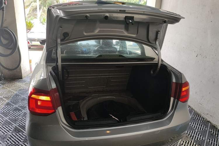 Used Volkswagen Jetta 2015 1.4L Manual Comfort Model Trunk