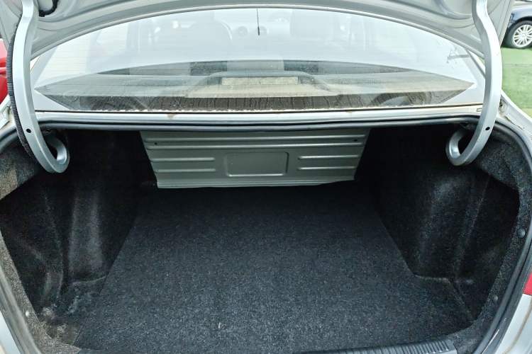 Used Volkswagen Jetta 2015 Zhuihui Edition 1.4L Manual Fashion Model Trunk