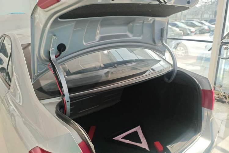 Used Volkswagen Jetta 2015 1.4L Manual Fashion Model Trunk