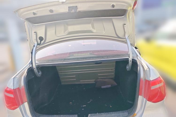 Used Volkswagen Jetta 2015 1.6L Automatic Fashion Model Trunk
