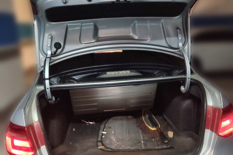 Used Volkswagen Jetta 2015 Zhuihui Edition 1.4L Manual Fashion Model Trunk
