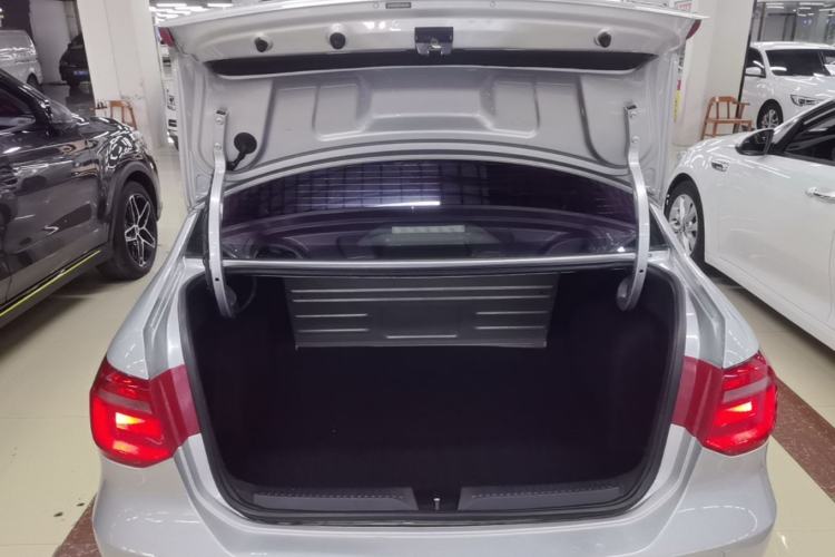 Used Volkswagen Jetta 2015 Value Edition 1.6L Automatic Comfort Version Trunk