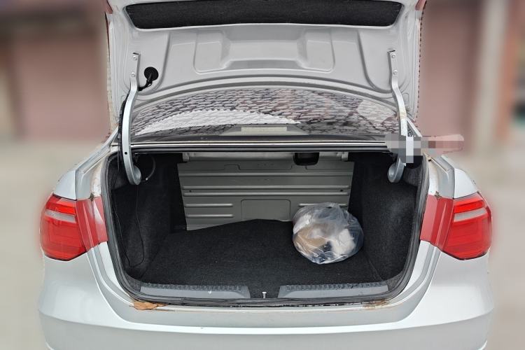 Used Volkswagen Jetta 2015 Zhuihui Edition 1.4L Manual Fashion Model Trunk