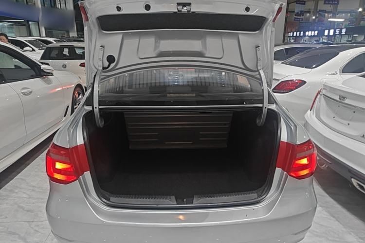 Used Volkswagen Jetta 2015 Value Edition 1.6L Automatic Fashion Version Trunk