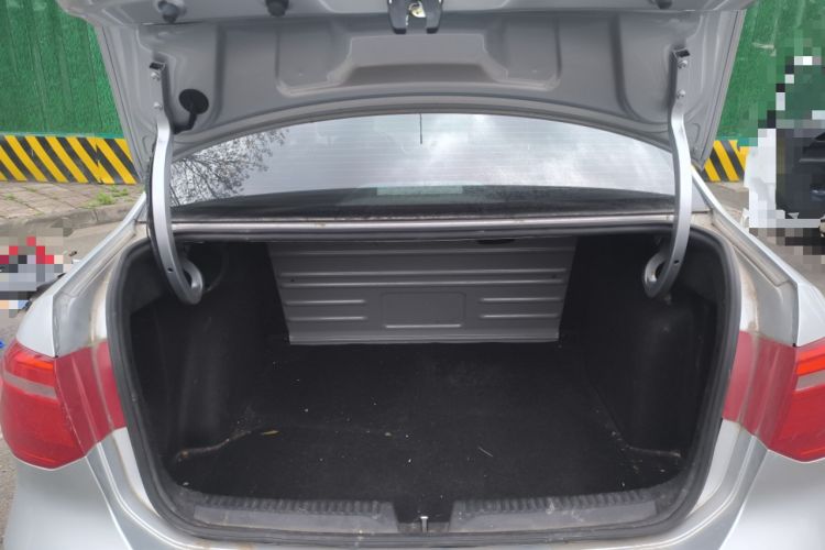 Used Volkswagen Jetta 2015 1.6L Manual Comfort Model Trunk